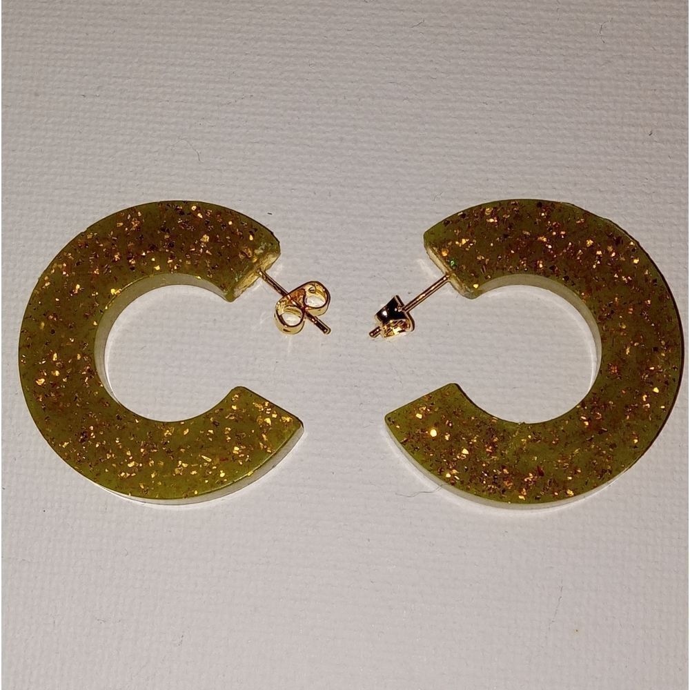 Gold resin hoop earrings